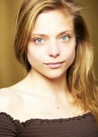Lizzie Brocheré Nude