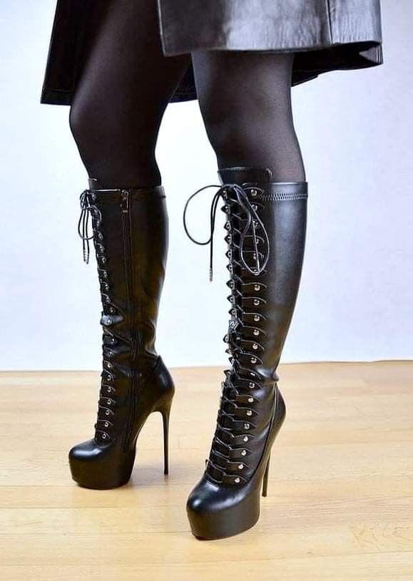 Trent Coat Mantel Cape High Heel Dress Boots Elegantes Outfit Frau Trent Coat Mantel Cape High Heel Dress Boots Elegantes Outfit Frau
